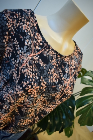 ONLVIC SS AOP TOP NOOS WVN Black/TRISTA TR