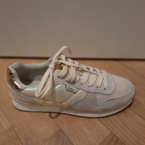 ONLSAHEL-4 METALLIC SNEAKER Beige